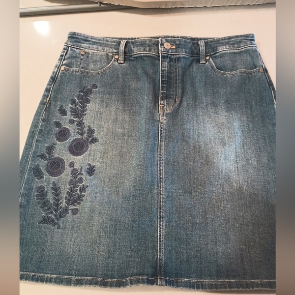Talbots Dresses & Skirts - Women's Talbots Embroidered Blue Denim stretch zip Skirt